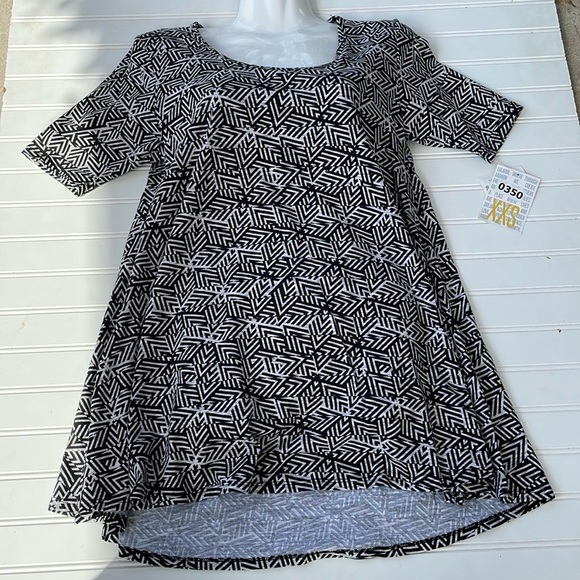 LulaRoe Geometric Printed Perfect T High Low Top-#0350 - Picture 10 of 12